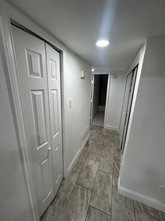 Building Photo - 2905 Spring Brook Dr