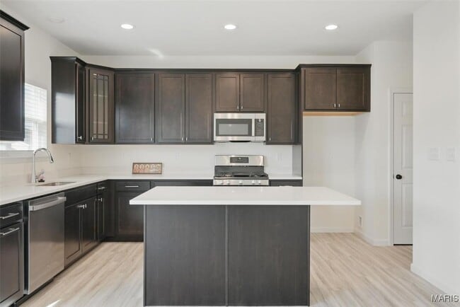 Building Photo - 928 Little Fieldstone Court