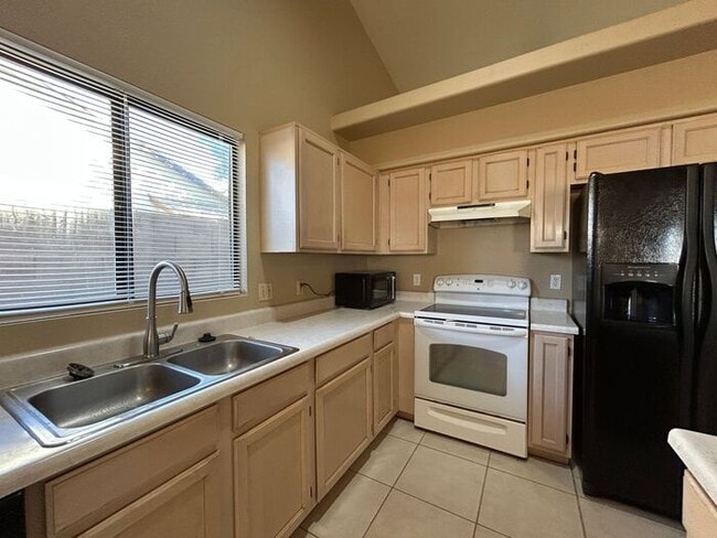 Building Photo - 5004 E Dartmouth St