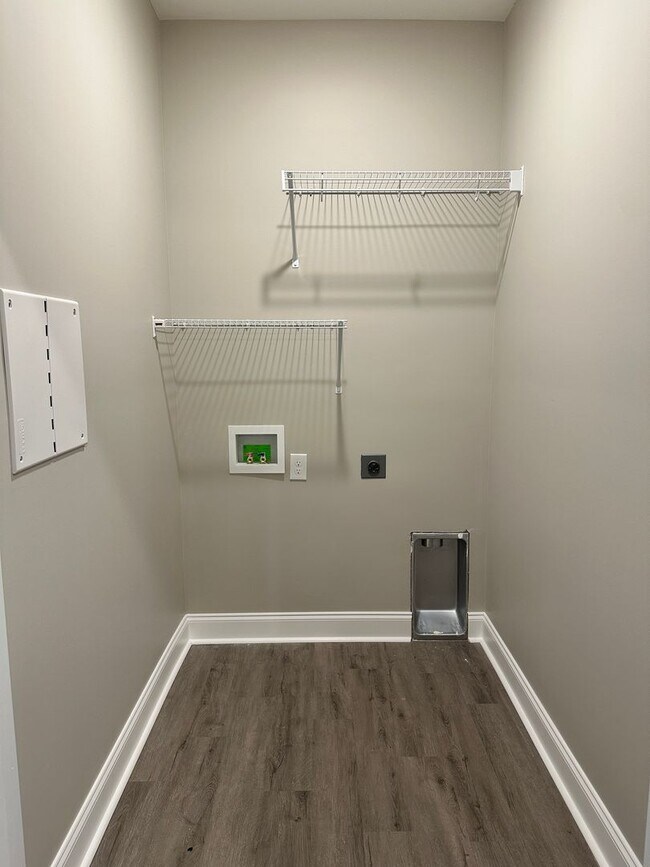 Building Photo - 2766 Cedrus Ave