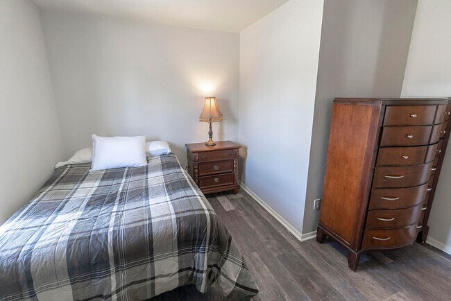 Building Photo - 201 Wheaton Ct