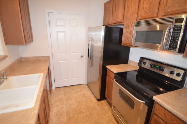 Building Photo - 15700 E Jamison Dr