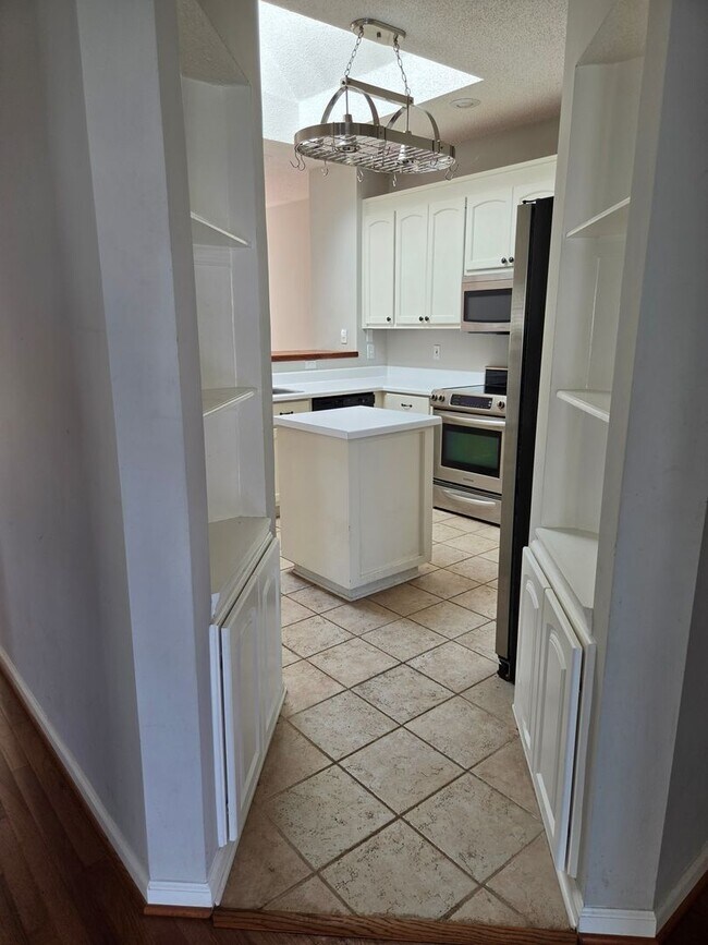 Building Photo - 2607 Quail Ridge Ln SW