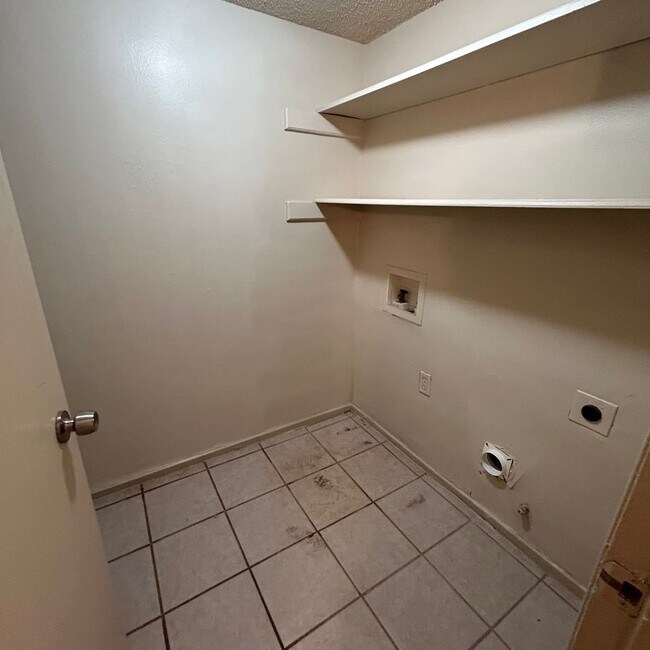 Building Photo - 7206 Creekside Dr