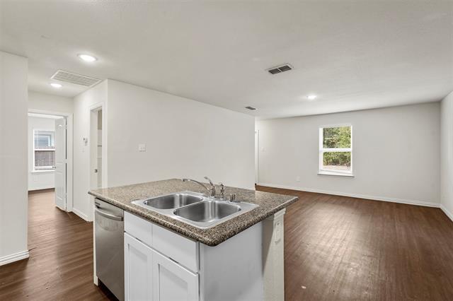 Building Photo - 2208 Sayle St