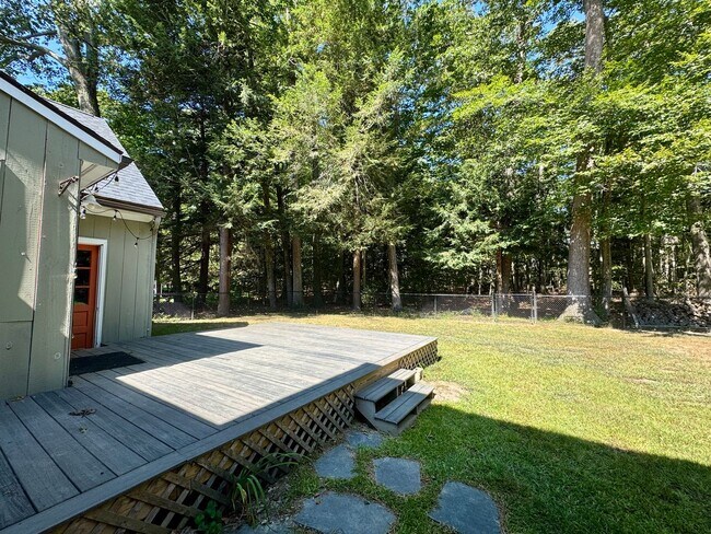 Building Photo - $3,195 Spacious 4BD/2BA Home w/Fenced Back...