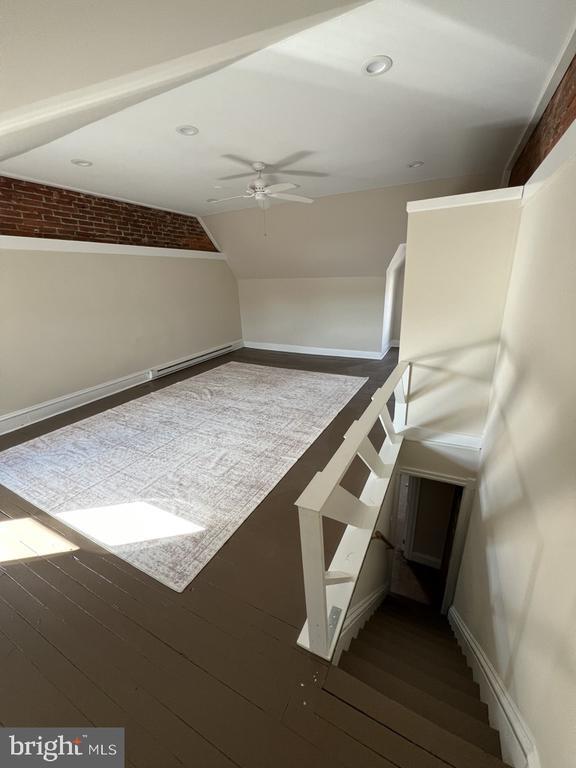 Building Photo - 429 S 9th St