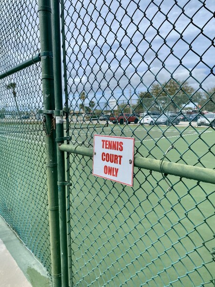 Building Photo - 200 S Sykes Creek Pkwy