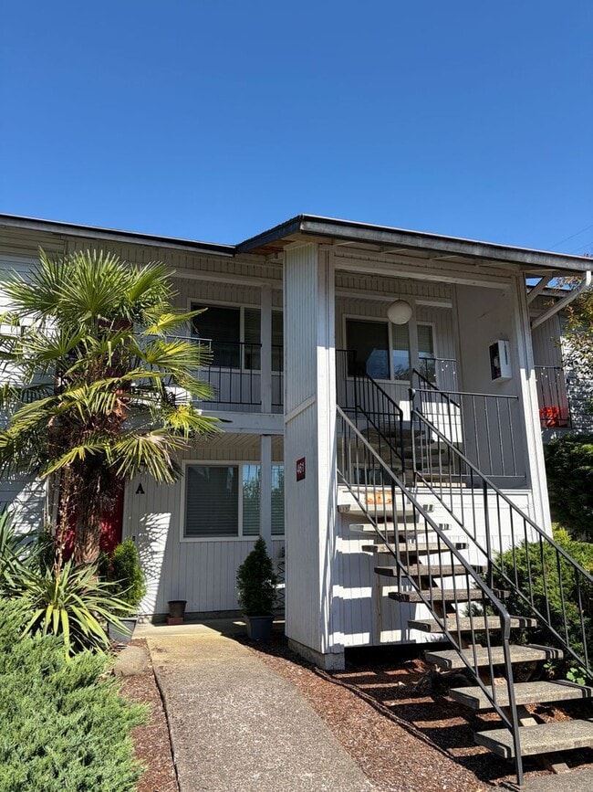 Building Photo - (858) Foxfire Apartments - 2 Bedroom / 1 Bathroom - Updated