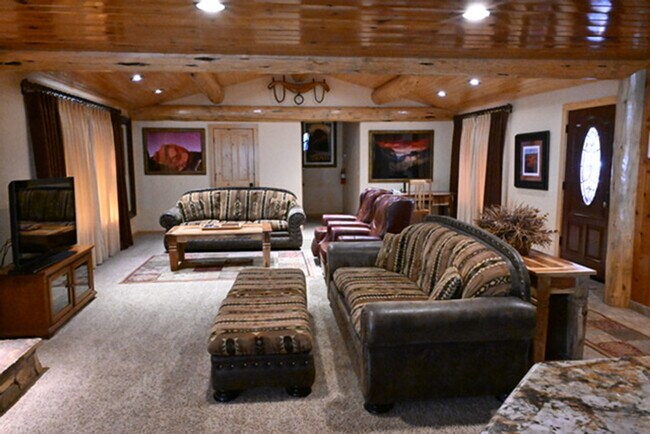 Building Photo - 8033 Larkspur Ln