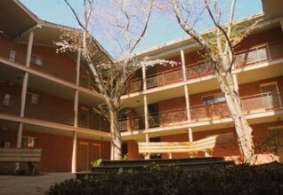 Building Photo - 1 Bedroom Apartment in Gated Community wit...