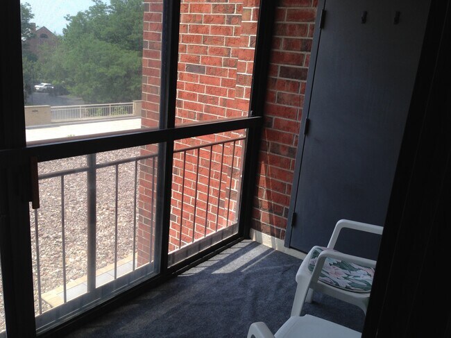 Building Photo - 303 Admirals Walk