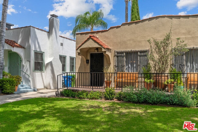 Building Photo - 830 N Orange Dr
