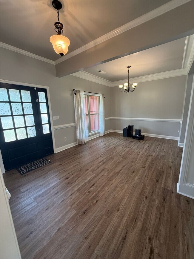 Building Photo - 3/2 1-level Phenix City home