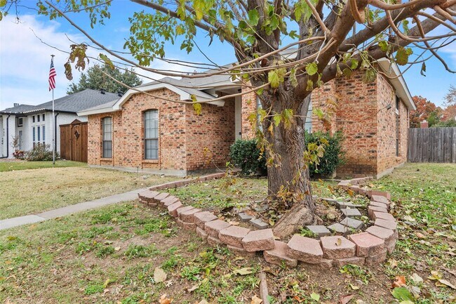 Building Photo - Welcome to this stunningly updated, three-bedroom, two-bath home located in the desirable Valley ...