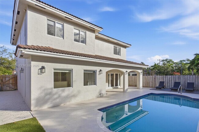 Building Photo - 12920 SW 143rd Terrace