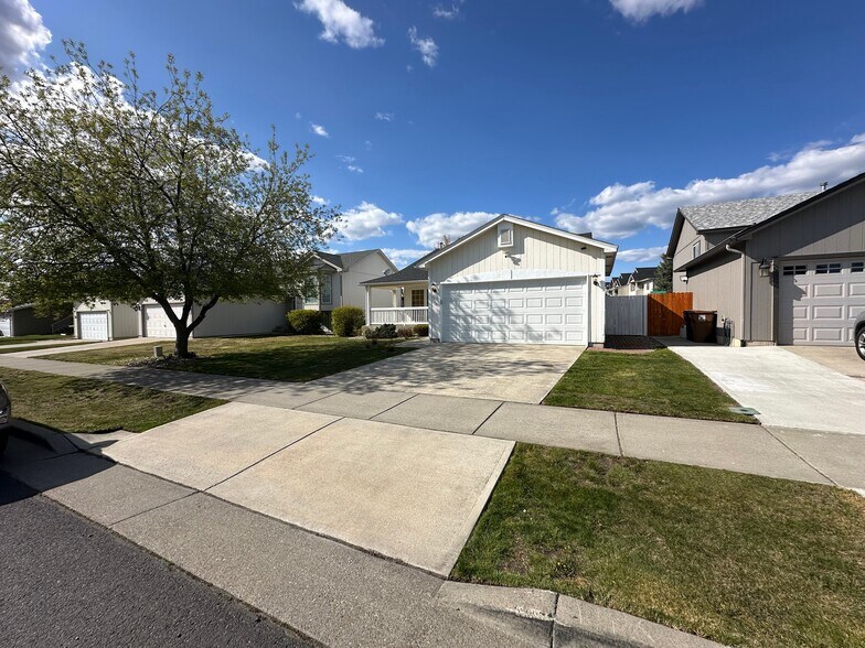 Building Photo - 1517 E Calkins Dr