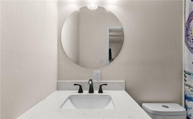 Building Photo - Cute 3-bedroom 2-bathroom house in Cove!