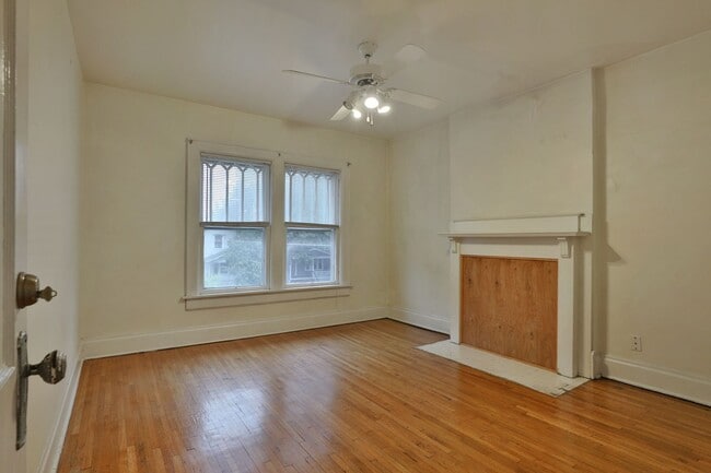 Building Photo - 2403 Summit St