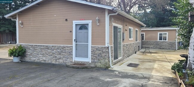 Building Photo - 1181 Danville Blvd