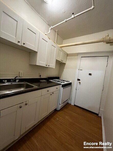 Building Photo - 1191 Boylston St