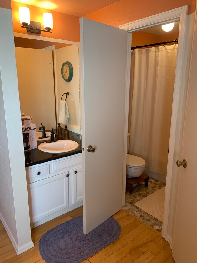 Full Bath w/Granite, Tile, Bidet - 356 S Taft Ct