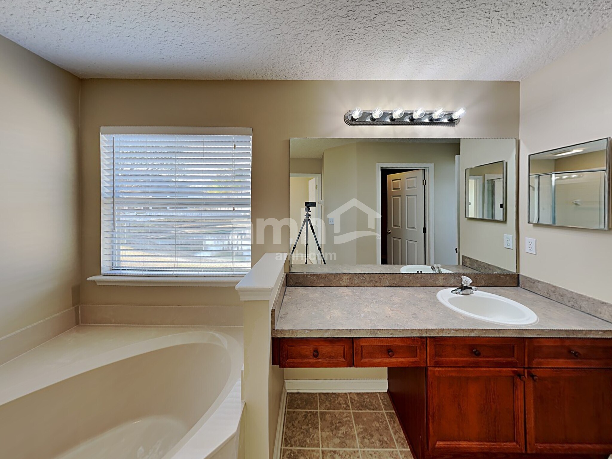 Building Photo - 86865 Riverwood Dr