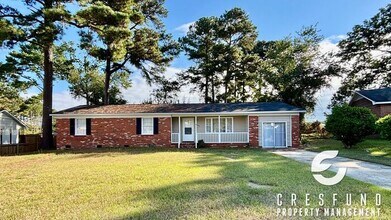 Building Photo - 3 BEDROOM AVAILABLE NOW - Minutes From Fort Bragg Yadkin Gate!