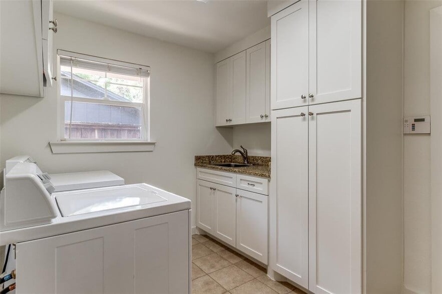 Building Photo - 6811 Huff Trail