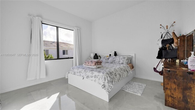 Building Photo - 417 NW 13 Ct