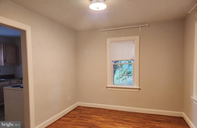 Building Photo - 402 Kerfoot Ave