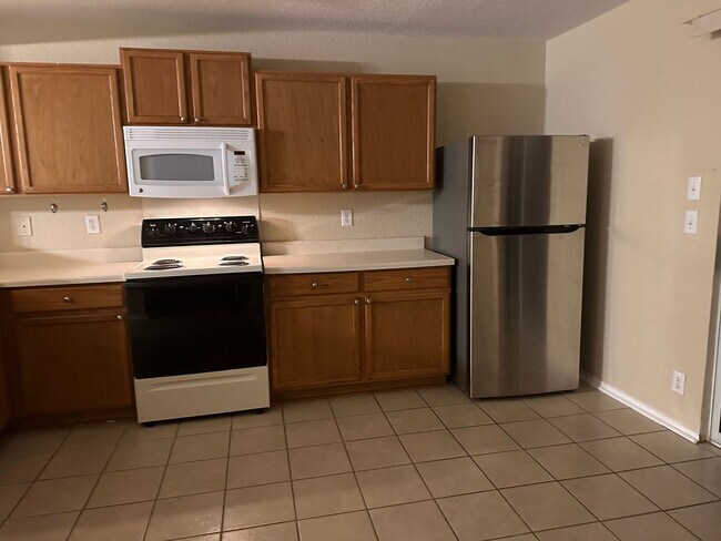 Building Photo - 10106 Figaro Canyon