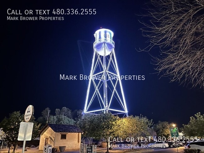 Building Photo - 449 E Meadows Ln