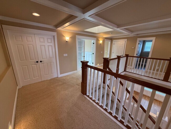 Building Photo - Stunning large 3 bedroom plus bonus rooms ...