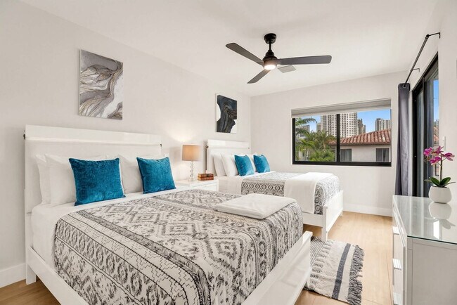 Building Photo - 1111 E Las Olas Blvd