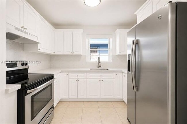 Building Photo - 3233 SW 25th St