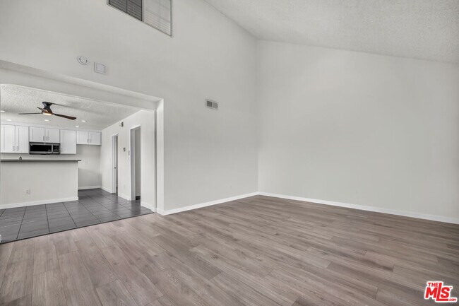 Building Photo - 7343 Comstock Ave