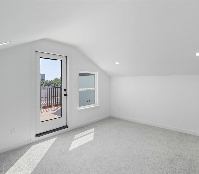 Building Photo - 2921 El Fenice Ln
