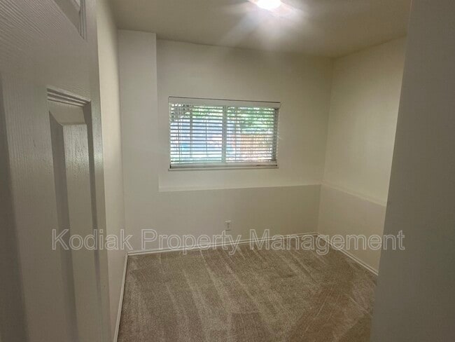 Building Photo - 1214 Cannon Dr