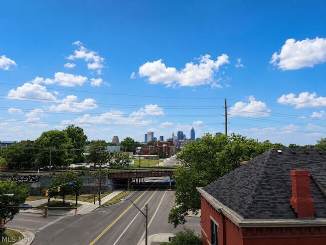 Building Photo - 1667 E 40th St