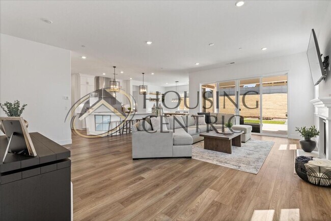 Building Photo - Modern & Elegant Living in Emerald Peak, E...