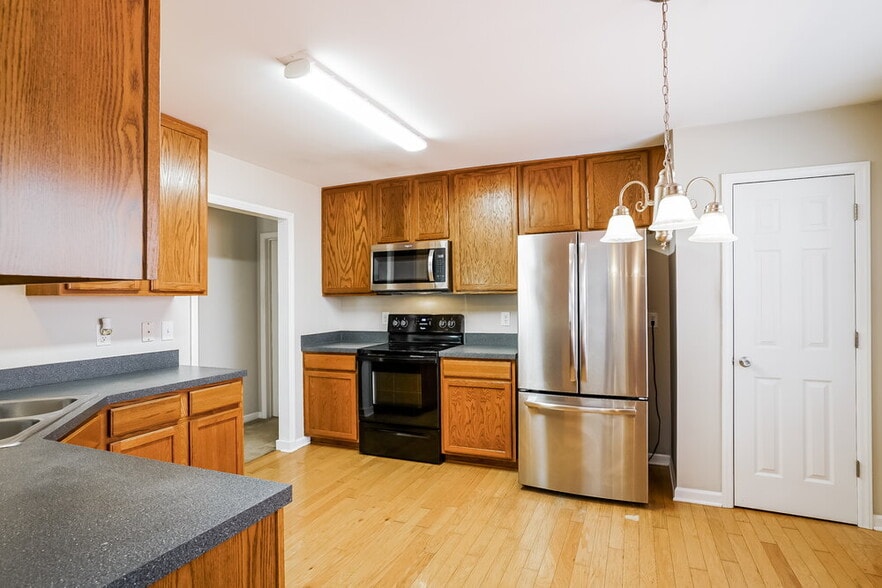 Building Photo - 840 Red Oak Tree Dr