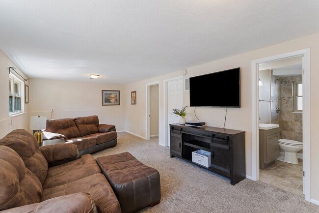 Building Photo - 4 Bed 2 Bath Near Fort Carson!