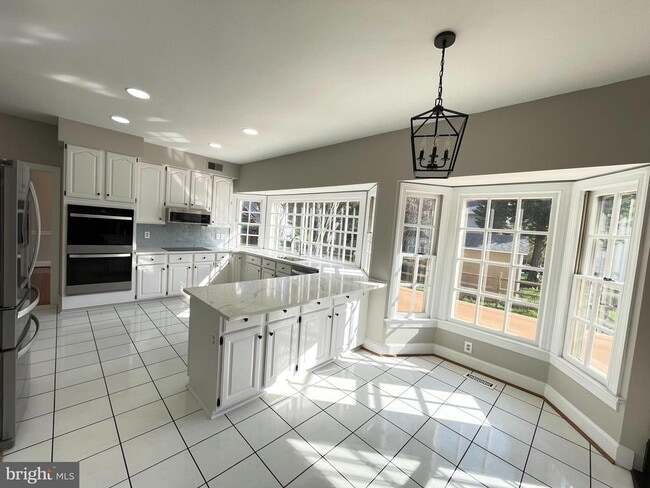 Building Photo - 9440 Flowerden Ln