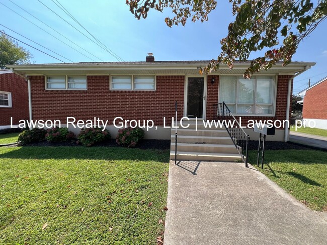 Primary Photo - Pristine Brick Ranch with Covered Back Patio!