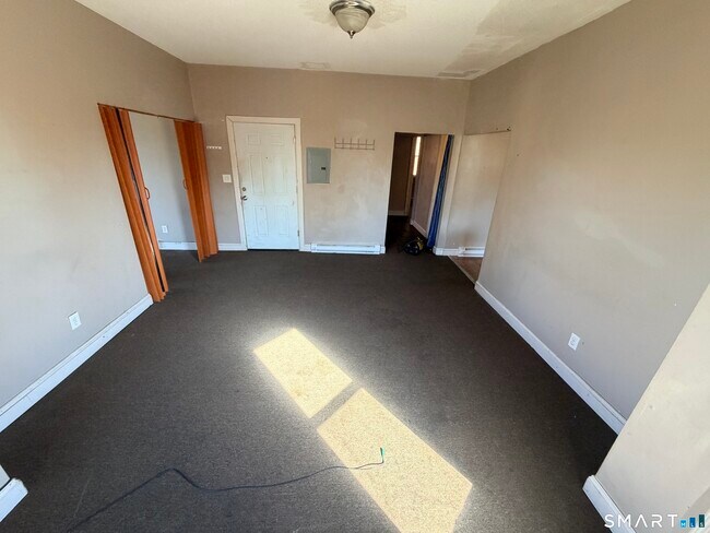 Building Photo - 51 Seyms St