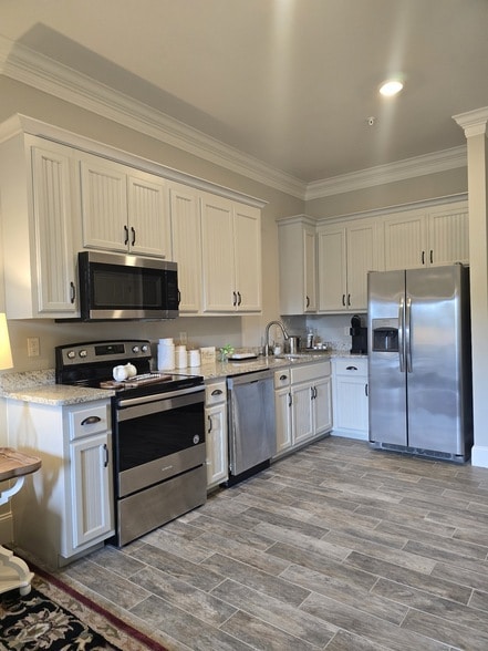 Building Photo - 150 Club House Dr