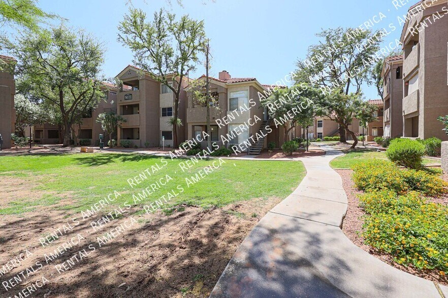 Building Photo - 3830 E Lakewood Pkwy E