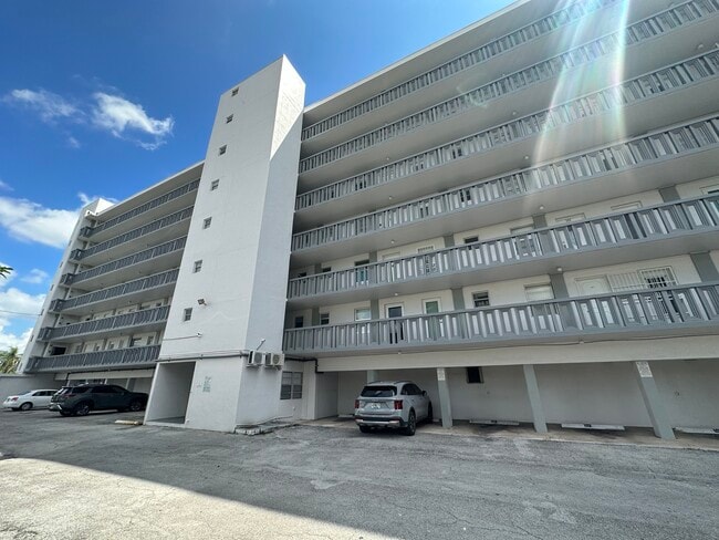 Building Photo - 1400 SW 27th Ave