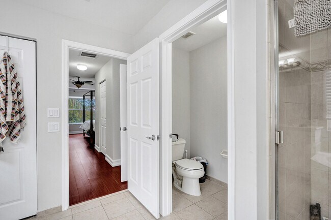 Building Photo - 8876 Sandy Crest Ln